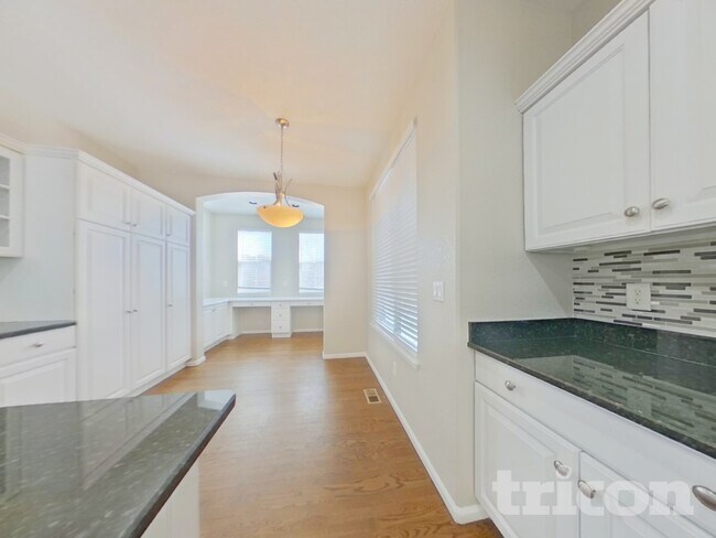 Building Photo - 10773 Southhaven Cir