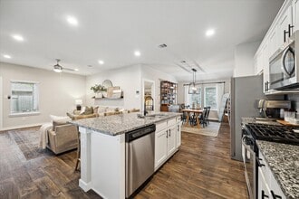 Building Photo - 9833 Gln Brk Ln