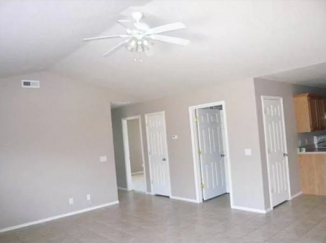 Building Photo - 3 Bedroom 2 Bathroom For Rent In Centerton!