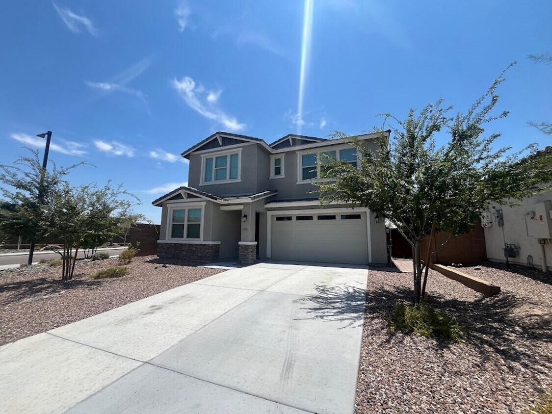 Primary Photo - $400 MOVE-IN SPECIAL - 2500 Sq. Ft.!!