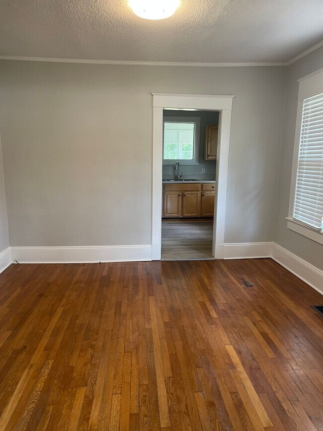 Building Photo - Spacious 2 Bedroom with an Office - LAWNCA...