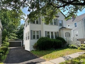 Building Photo - 204 Maplewood St