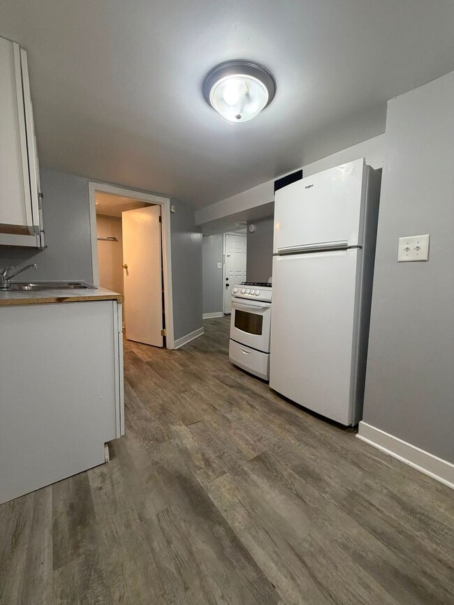 Building Photo - 4828 Melville Ave