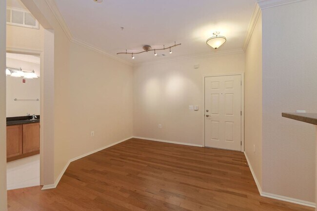 Building Photo - 1 Bed 1 Bath - North Bethesda Condo - 1 Re...