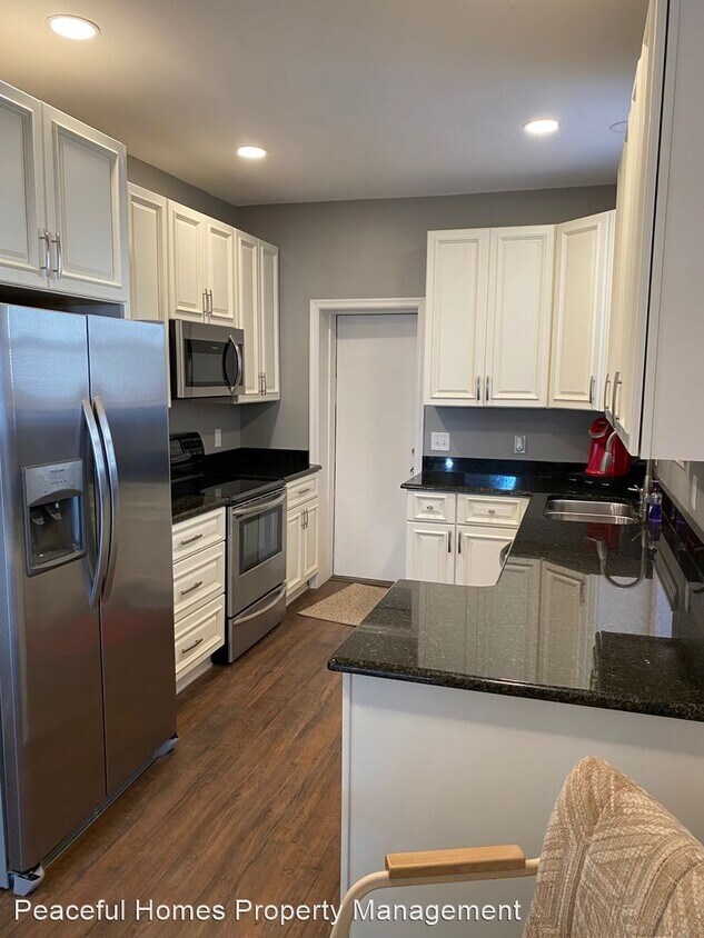 Primary Photo - 4 br, 1 bath House - 549 W Vine St
