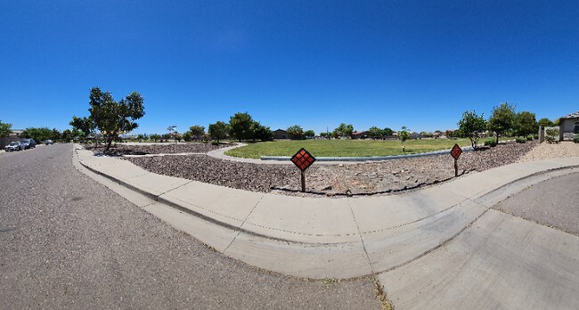 Foto del edificio - 2751 W Sunland Ave