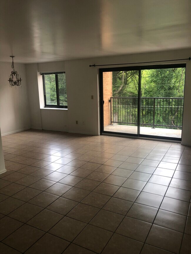 Foto del edificio - 212 Hugel Dr