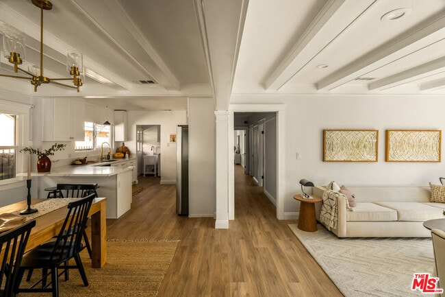 Foto del edificio - 1726 W 52nd St