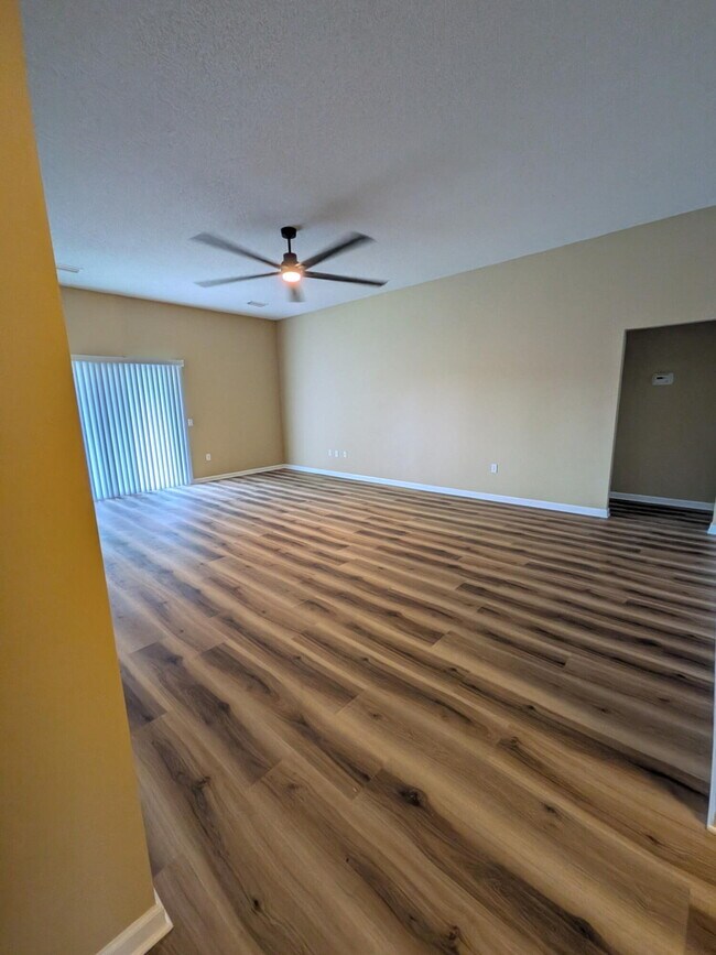 Foto del edificio - 5211 Moore Loop