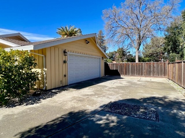 Building Photo - 2891 Mi Elana Cir
