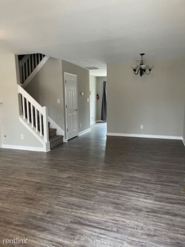 Building Photo - 3 br, 3 bath Townhome - 27 Sidney Marie Ct
