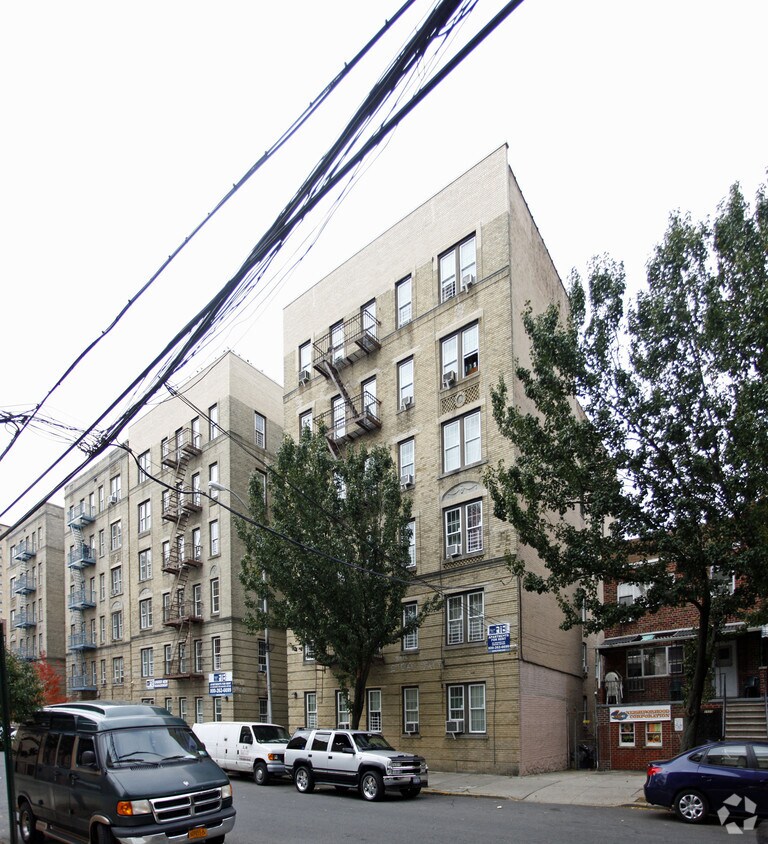 Foto del edificio - 2515 Olinville Ave