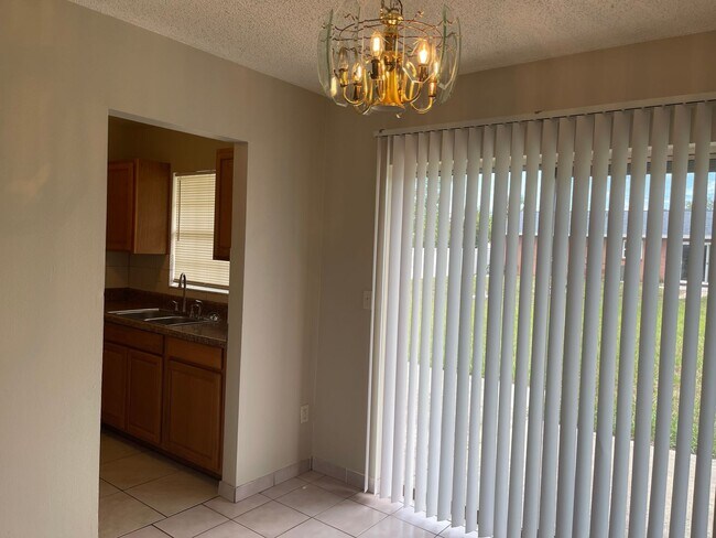 Foto del edificio - Adorable three bedroom two bath one car garage home