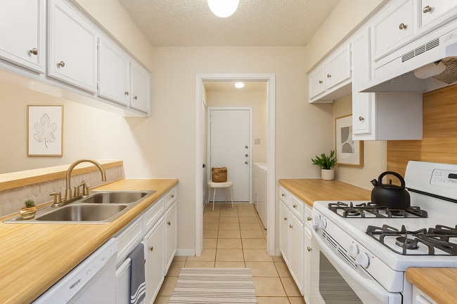 Building Photo - 1202 Dobie Dr