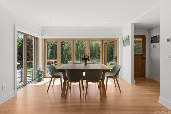 Building Photo - 90 Springhurst Rd