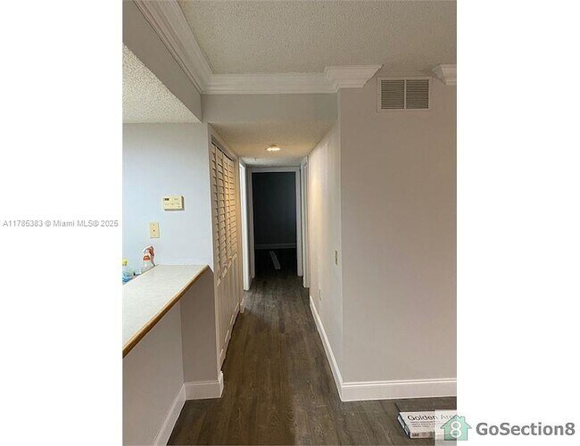 Building Photo - 9905 Westwood Dr