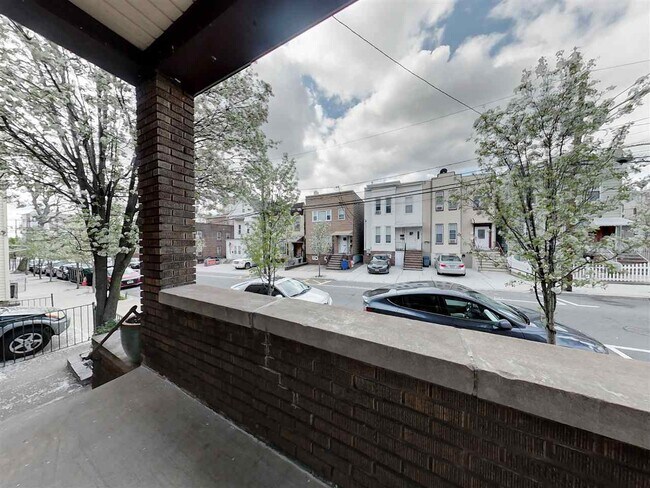 Building Photo - 314 3rd St