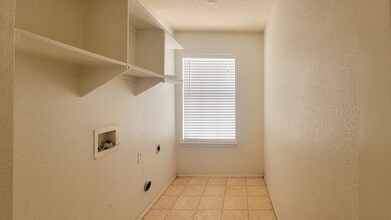 Building Photo - 10449 Valle Suave Dr