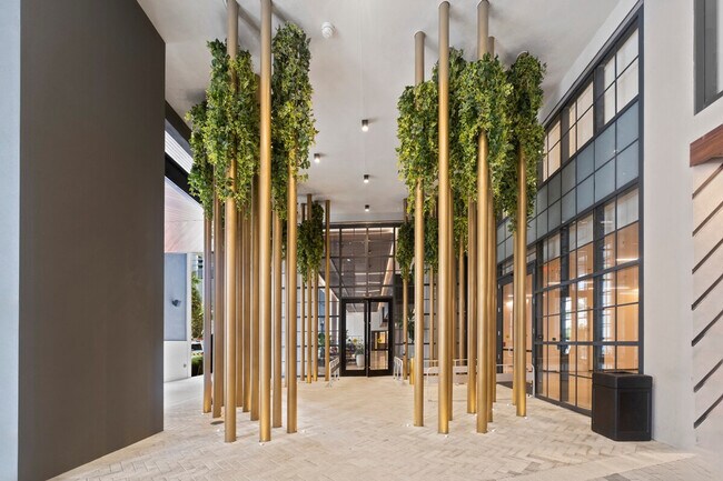 Foto del edificio - 701 NE 1st Ave