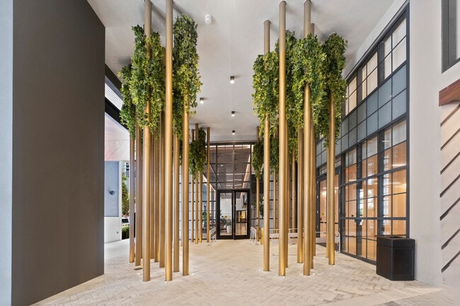 Building Photo - 701 NE 1st Ave