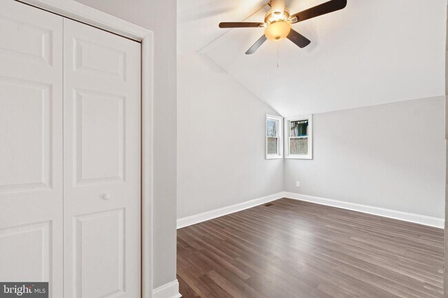 Foto del edificio - 722 Lazy River Rd