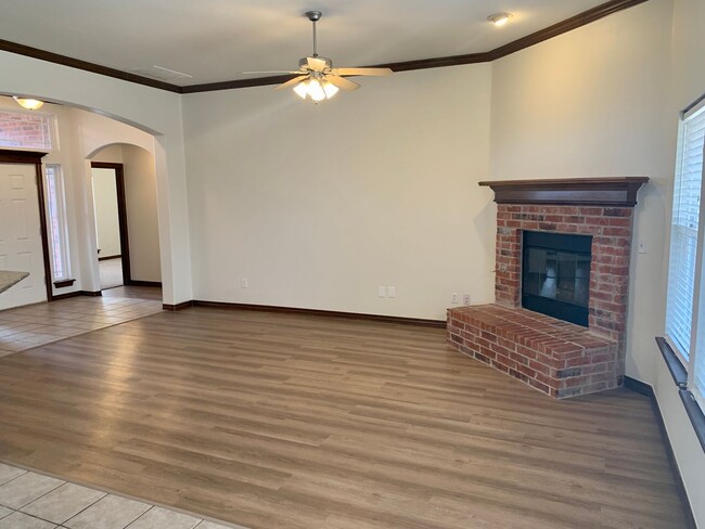 Building Photo - 4 Bedroom, 2 Bath in Drakestone Addition o...