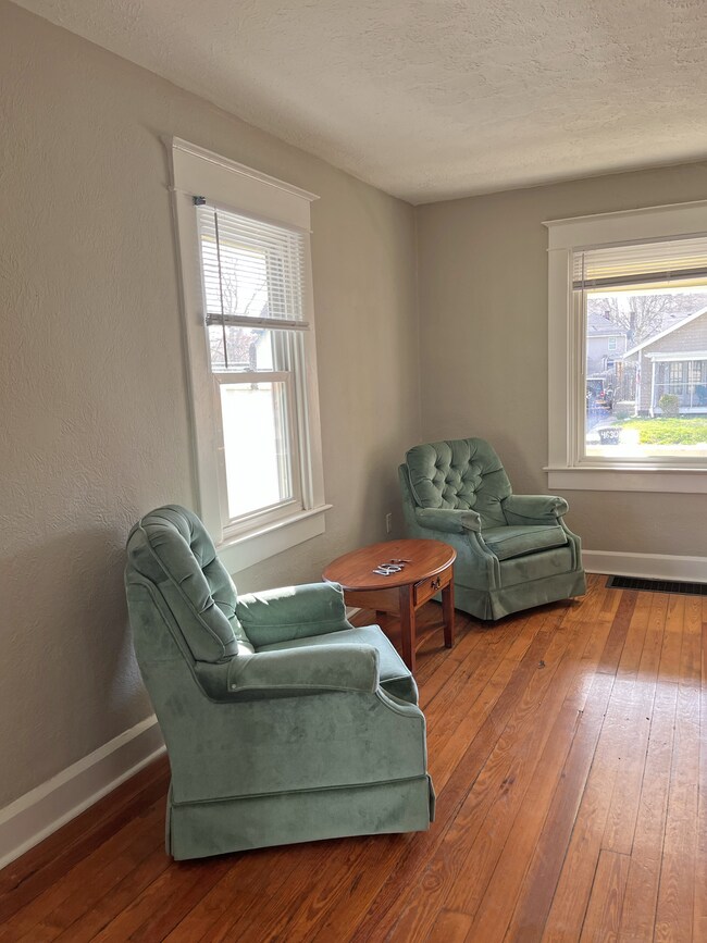 Foto del edificio - 4625 Rookwood Ave