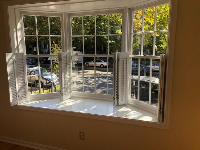 Foto del edificio - 1953 Calvert St NW