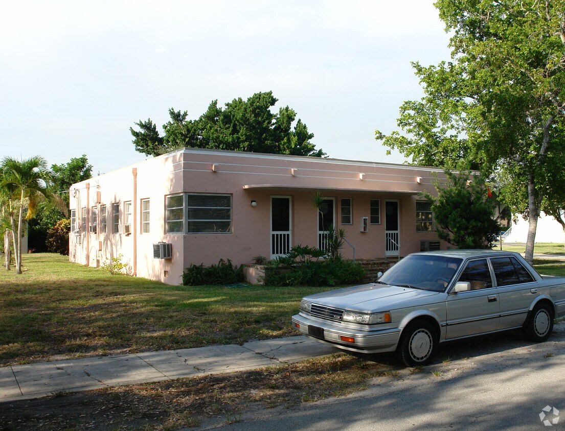 Primary Photo - 100 SE 13th St