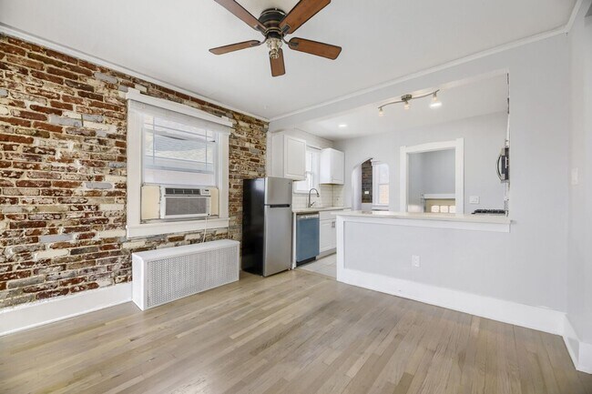 Foto del edificio - LOCATION LOCATION! Charming and updated bungalow located just west of Wash Park!!  Move in Specia...