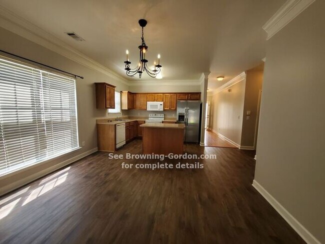 Building Photo - Spacious and Bright Condo Available!