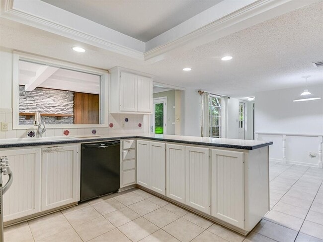 Building Photo - 7107 Spurlock Dr