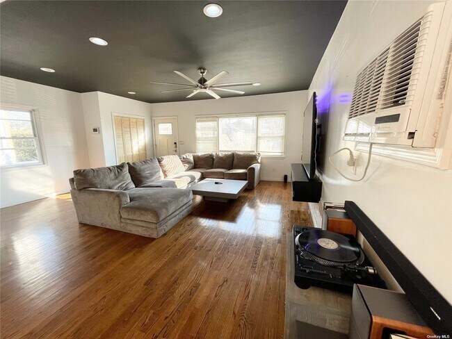 Foto del edificio - 345 E Hudson St