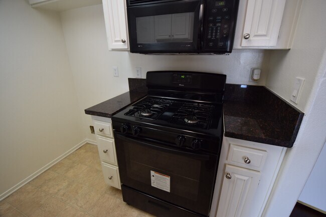 Building Photo - 6041