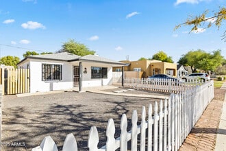 Building Photo - 5946 West Myrtle Ave Building Photo - 5946 West Myrtle Ave