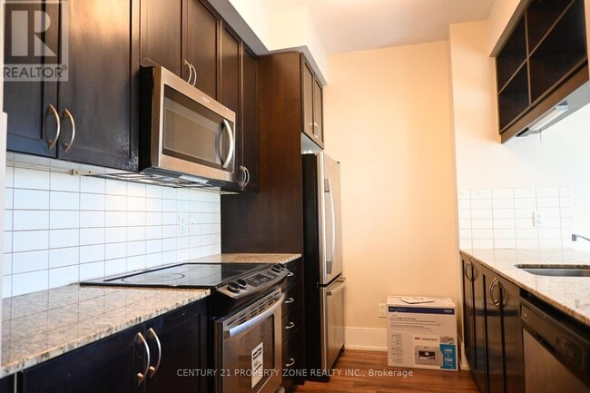 Building Photo - 15 Viking Ln