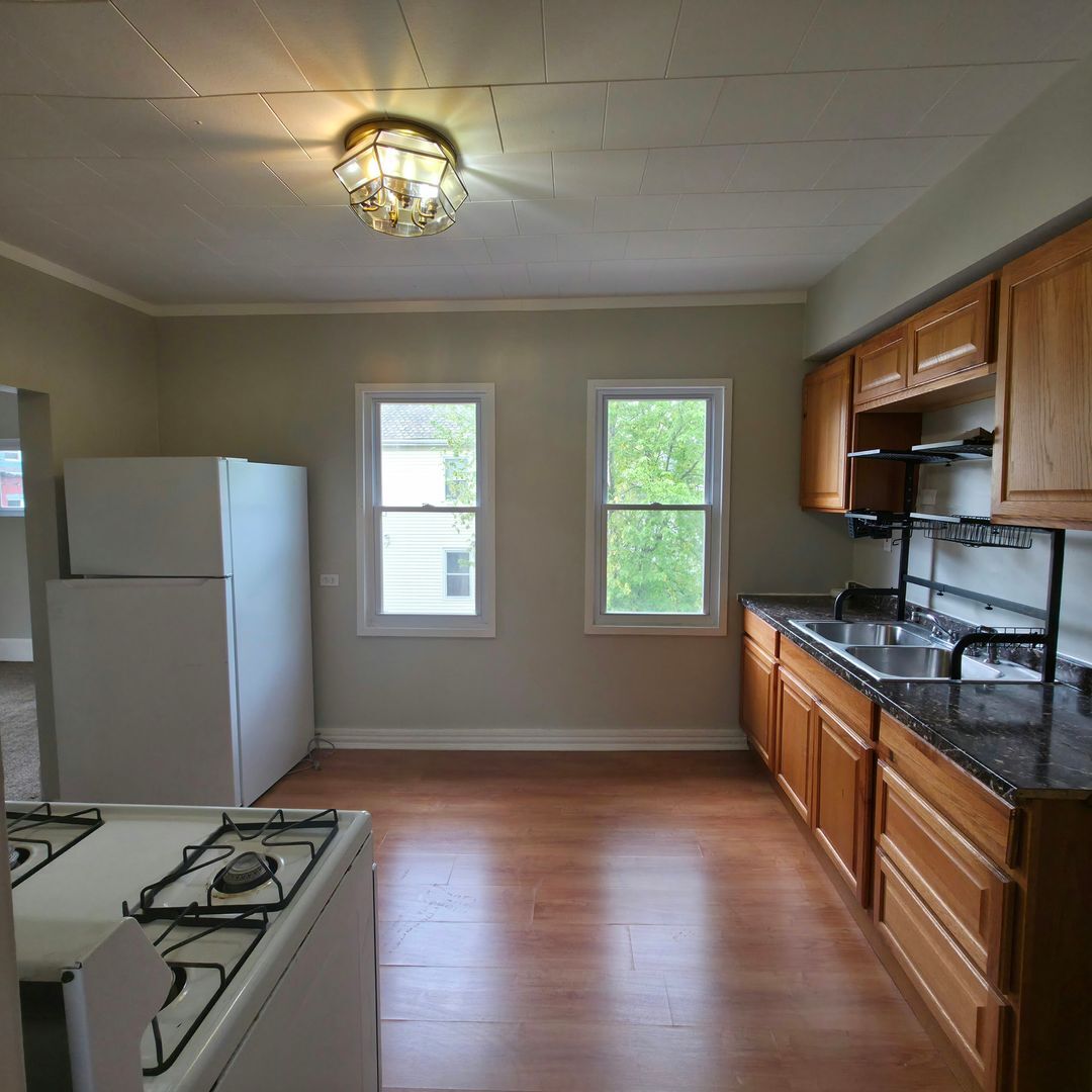 2978-2978 W 32nd St Cleveland, OH 44113 – photo 3