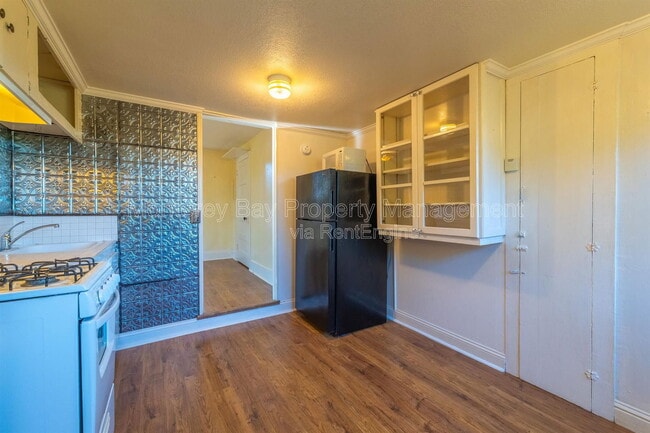 Building Photo - 461 Reeside Ave