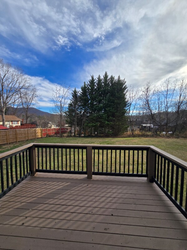 Building Photo - 19 Azalea St