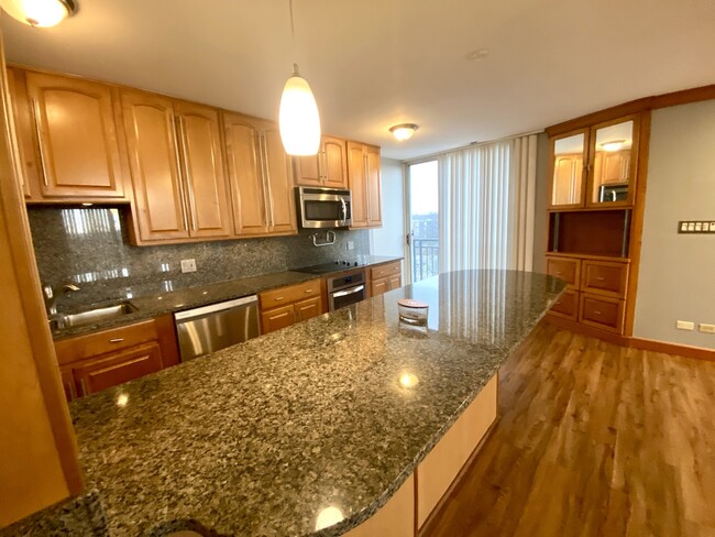 Building Photo - 5820 Oakwood Dr