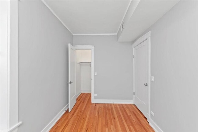 Building Photo - 2 bedroom in Chicago IL 60625