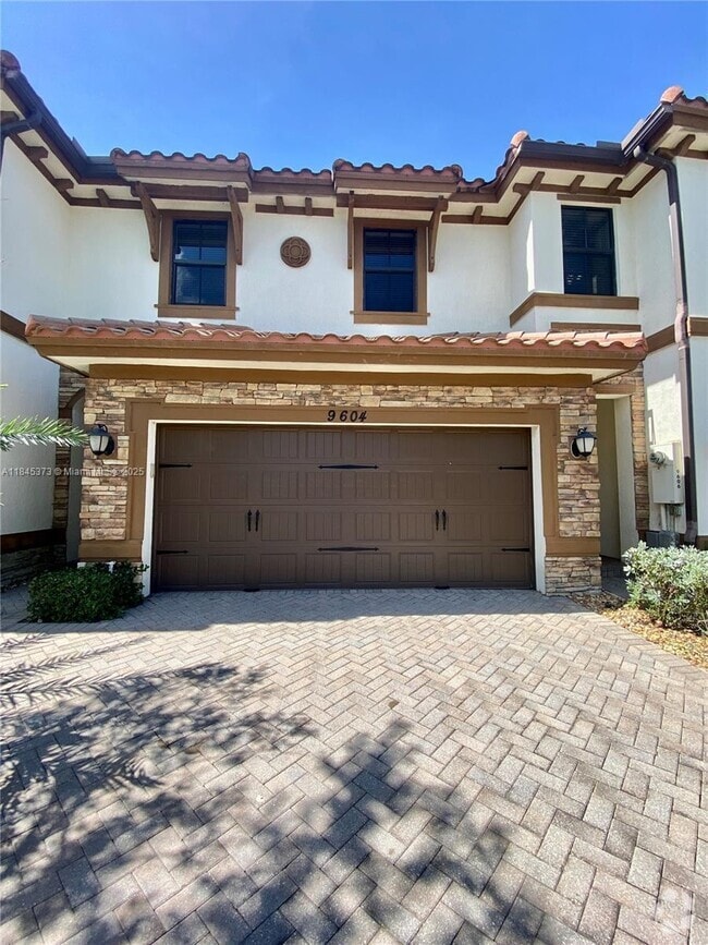Building Photo - 9604 Town Parc Cir N