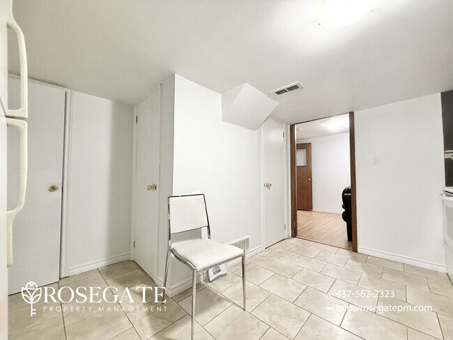 Photo du bâtiment - 1-Bedroom Basement Apartment with Internet Included – Scarborough