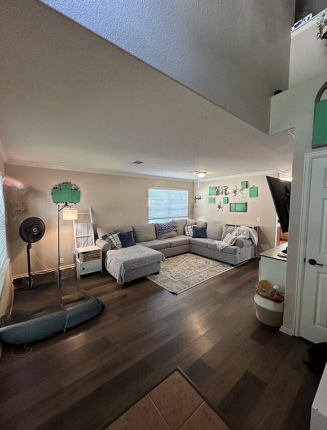 Foto del edificio - 4 Bed 2.5 Bath Home with Yard in Kyle