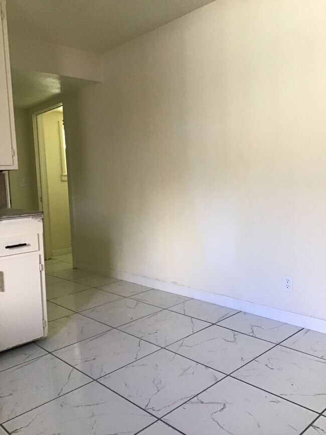 Foto del edificio - OL811/8171/2-Holmes, Kelsey