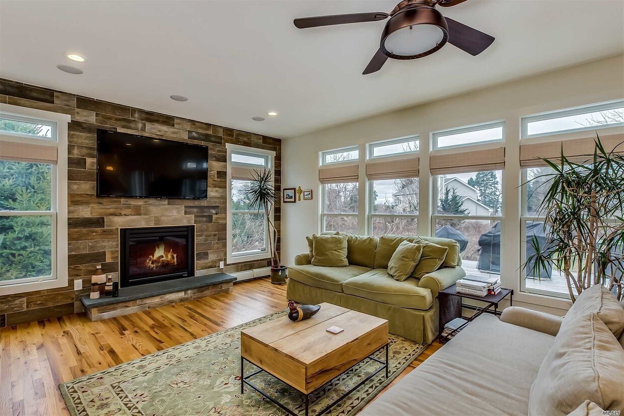 405 Cedar Point Dr W, Southold, NY 11971 House Rental in Southold, NY