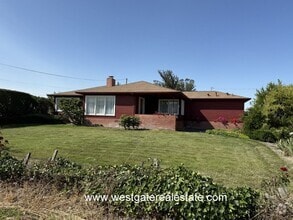Building Photo - 427 Corona Rd