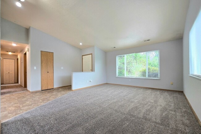 Building Photo - Charming 3 Bed/ 1.5 Bath Home Available in Lake Stevens