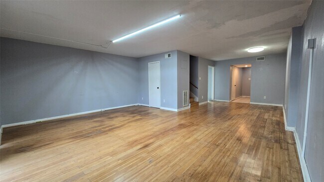 Foto del edificio - 7913 Grove Ridge Dr
