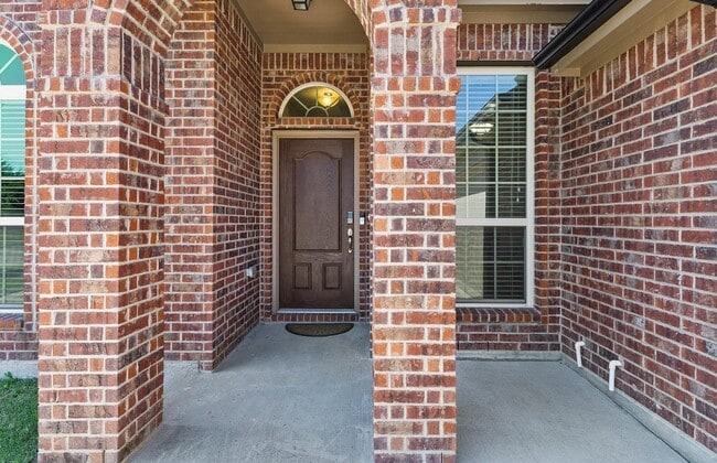 Building Photo - 4706 Lakeway Dr